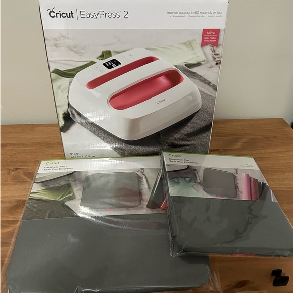 Cricut EasyPress 2 & Mat Bundle - Picture 1 of 4
